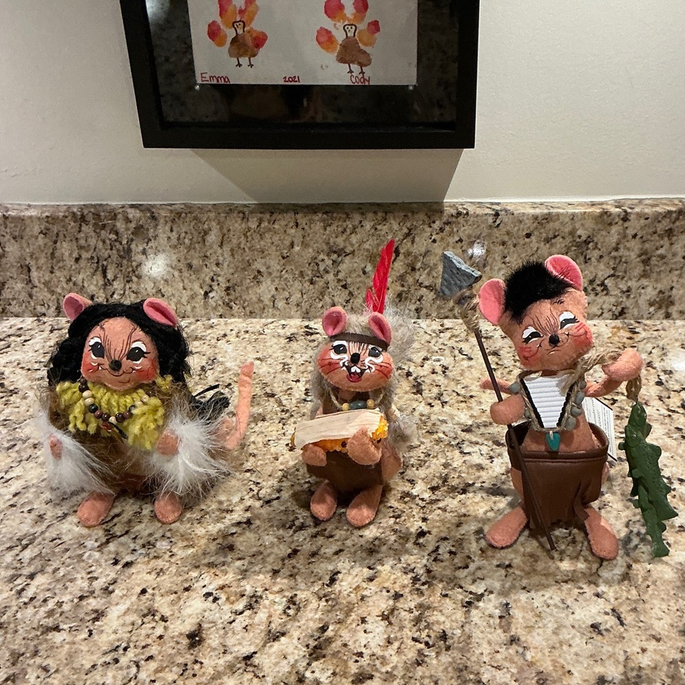 Annalee Handcrafted Mouse and Squirrel Figurines Set - Brown and Red - Picture 7 of 7